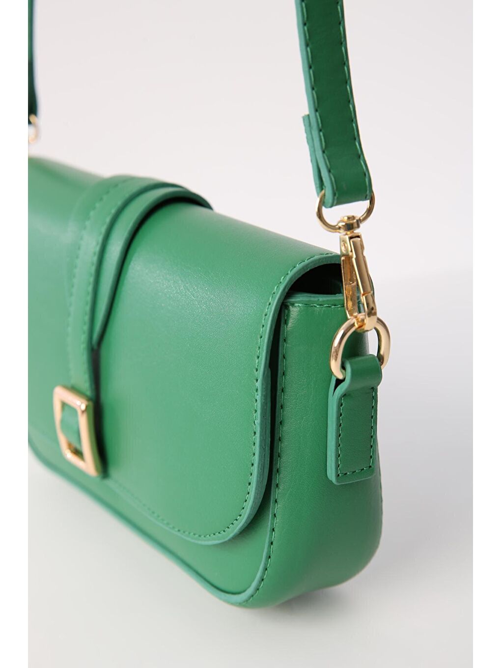 Yeşil Gold Tokalı Çapraz Askılı Minik Suni Deri Çanta-4