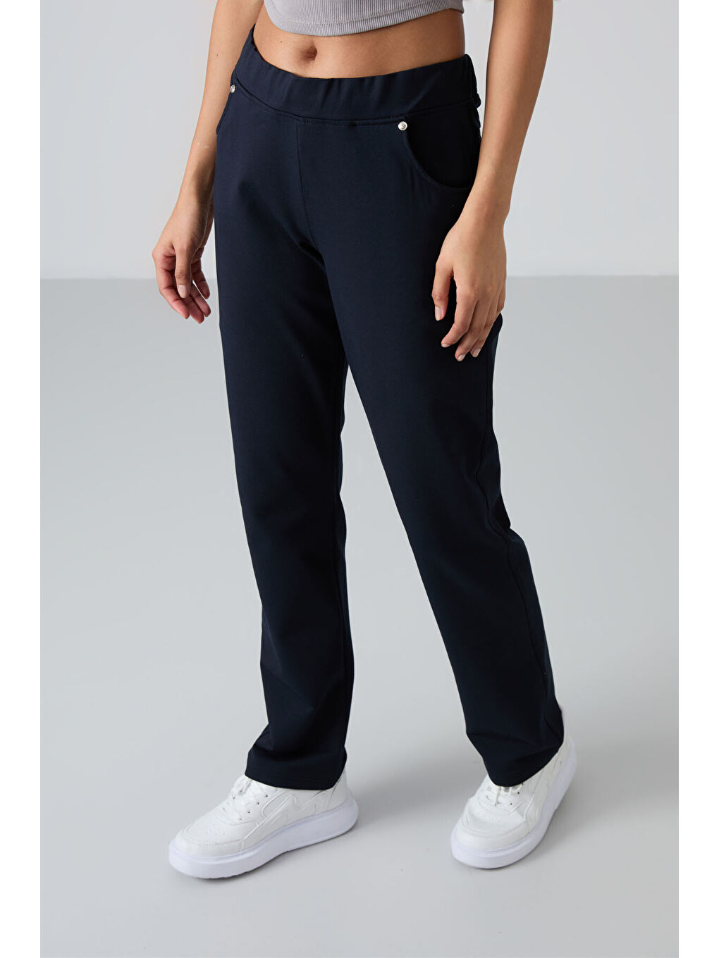 Lacivert Taş Detaylı Cepli Rahat Form Klasik Paça Kadın Eşofman Altı - 94007-1