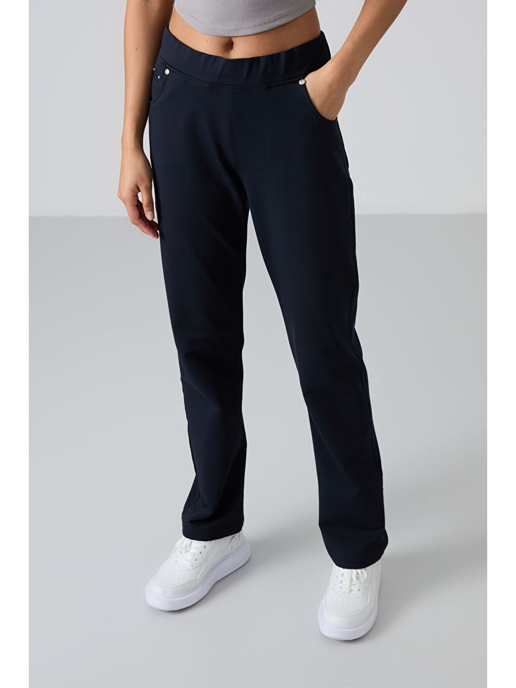 Lacivert Taş Detaylı Cepli Rahat Form Klasik Paça Kadın Eşofman Altı - 94007-2