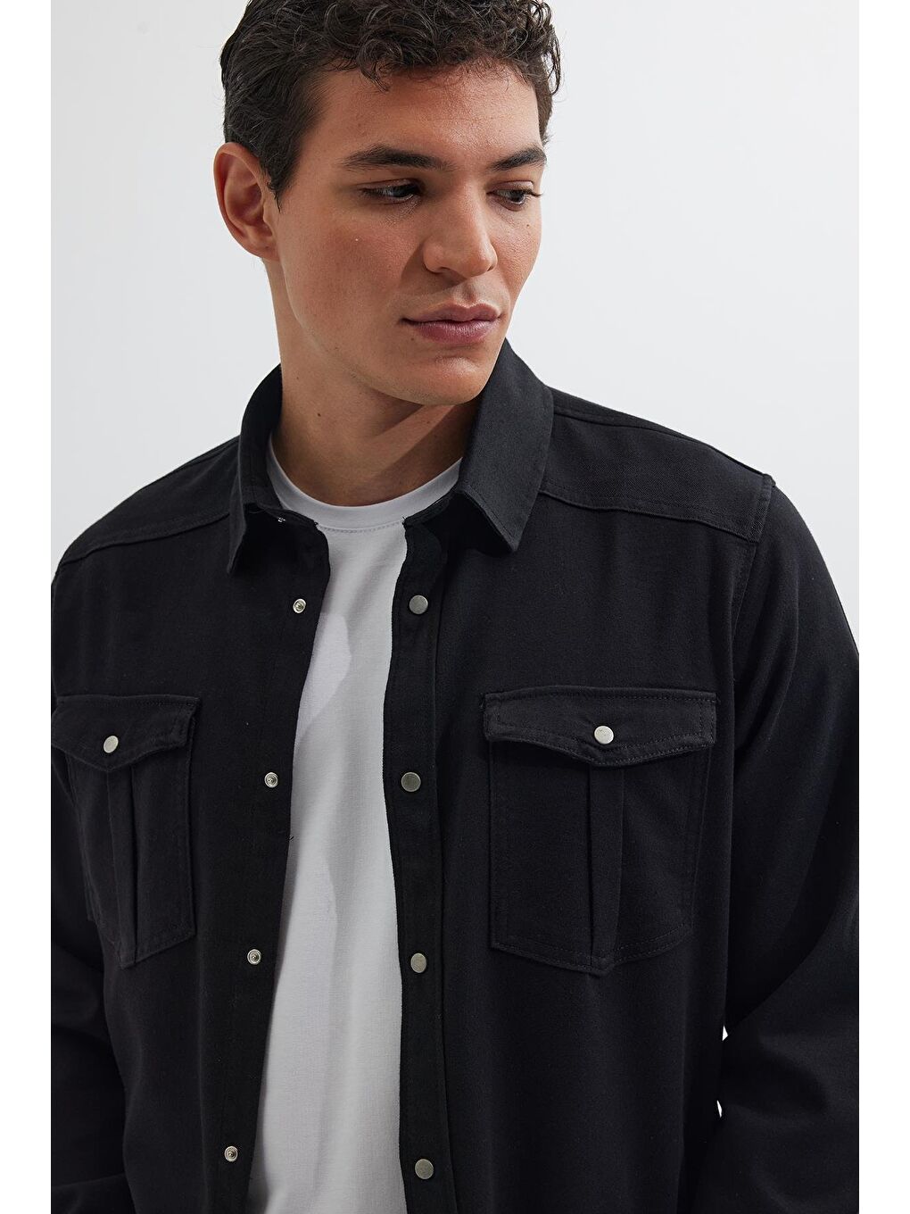 Slim Fit Uzun Kollu Dar Kesim Denim Jean Çift Cepli Spor Yaka Erkek Siyah %100 Pamuk Gömlek-1