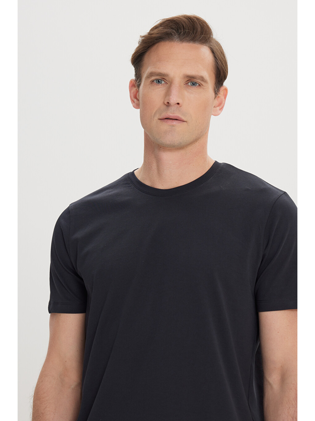Erkek Siyah Slim Fit Dar Kesim Pamuklu Bisiklet Yaka Tişört-3