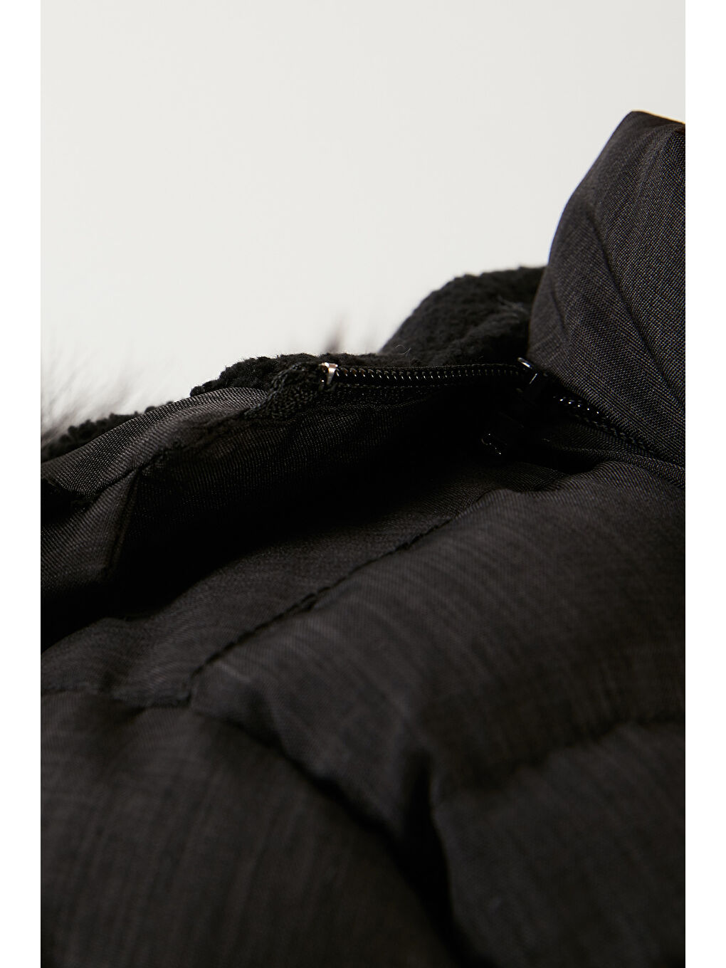 Siyah İçi Pelüş Astarlı Çıkarılabilir Kapüşonlu Cepli Kışlık Erkek Çocuk Mont 5760024-5