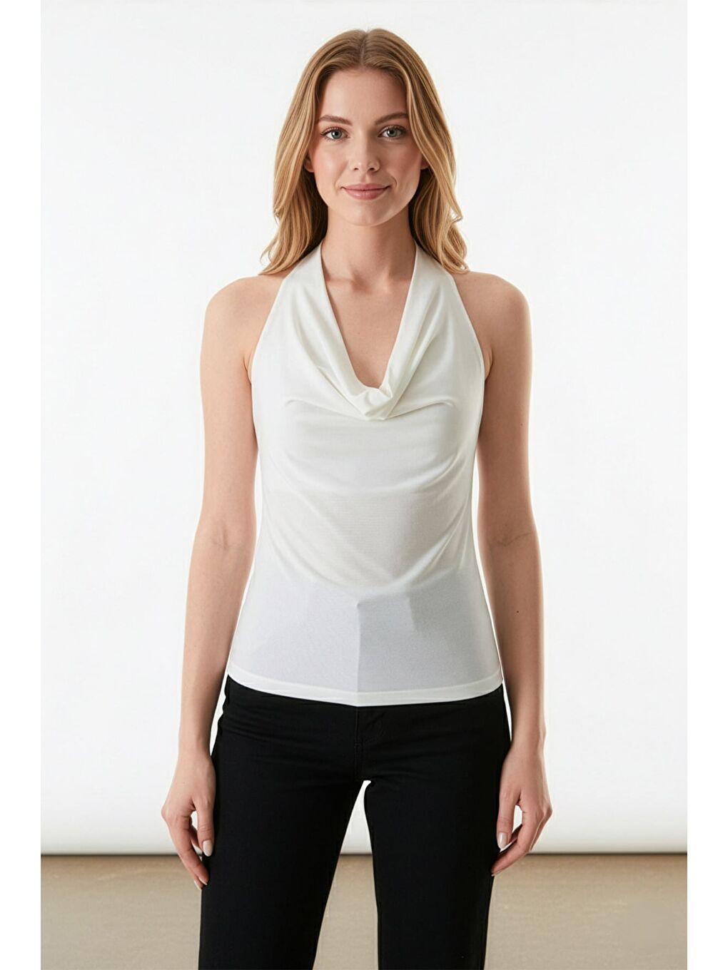 Ekru Boyundan Geçmeli Degaje Yaka Bluz