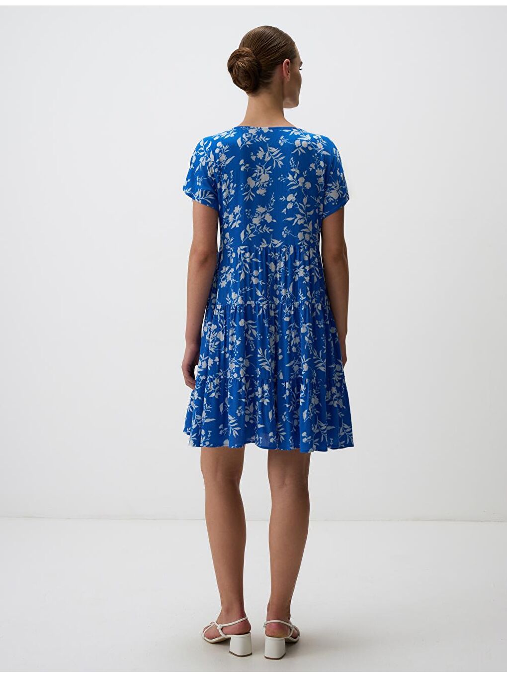 Mavi V Yaka Kısa Kollu Desenli Mini Elbise-5