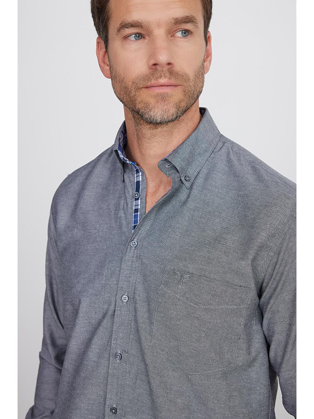 Erkek Regular Fit Klasik Kesim Pamuklu Oxford Doku Tek Cepli Gri Düğmeli Yaka Gömlek-1