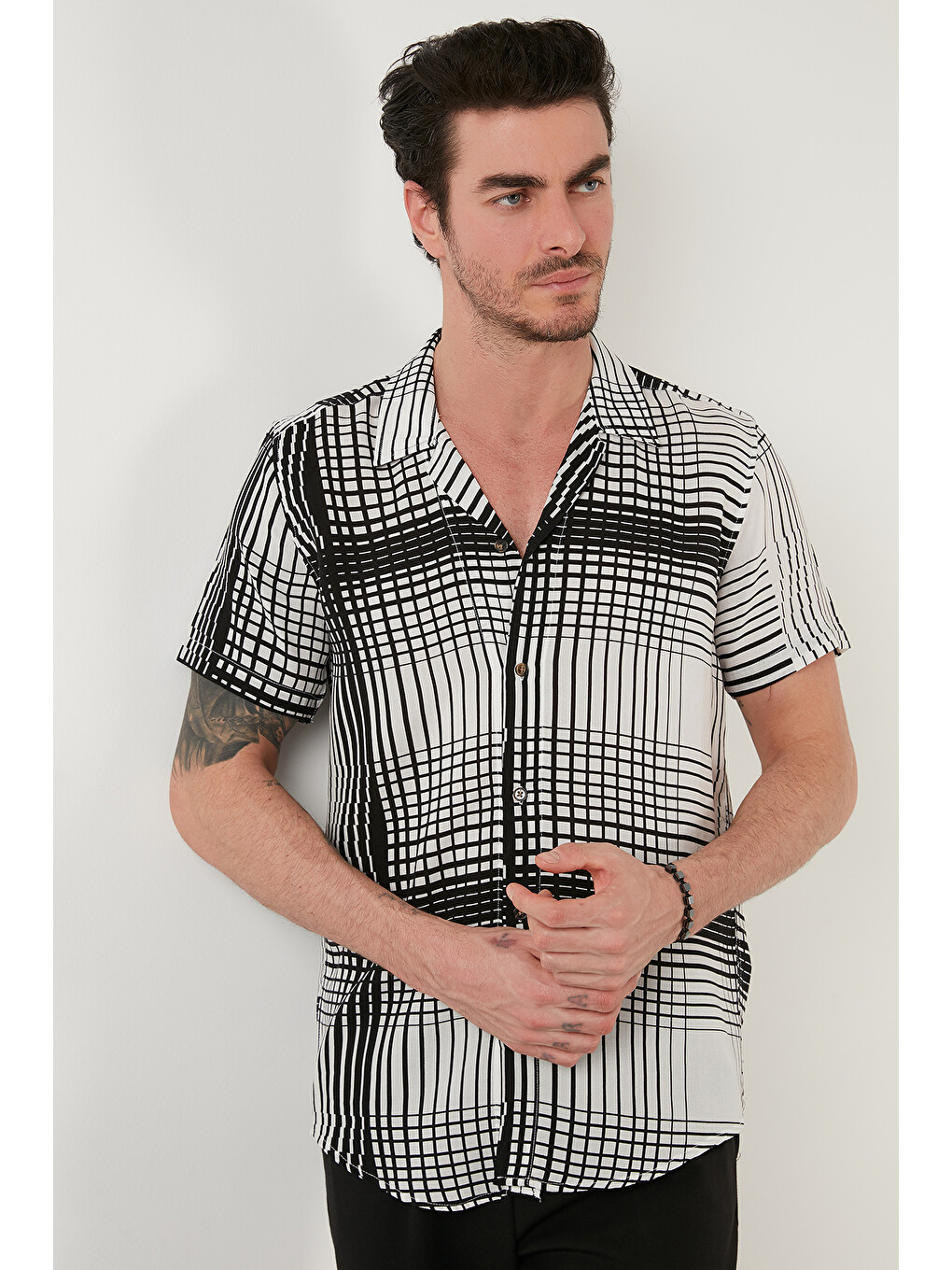 Siyah Regular Fit Kısa Kollu Apaş Yaka Desenli Erkek Gömlek Cf21s114293-1