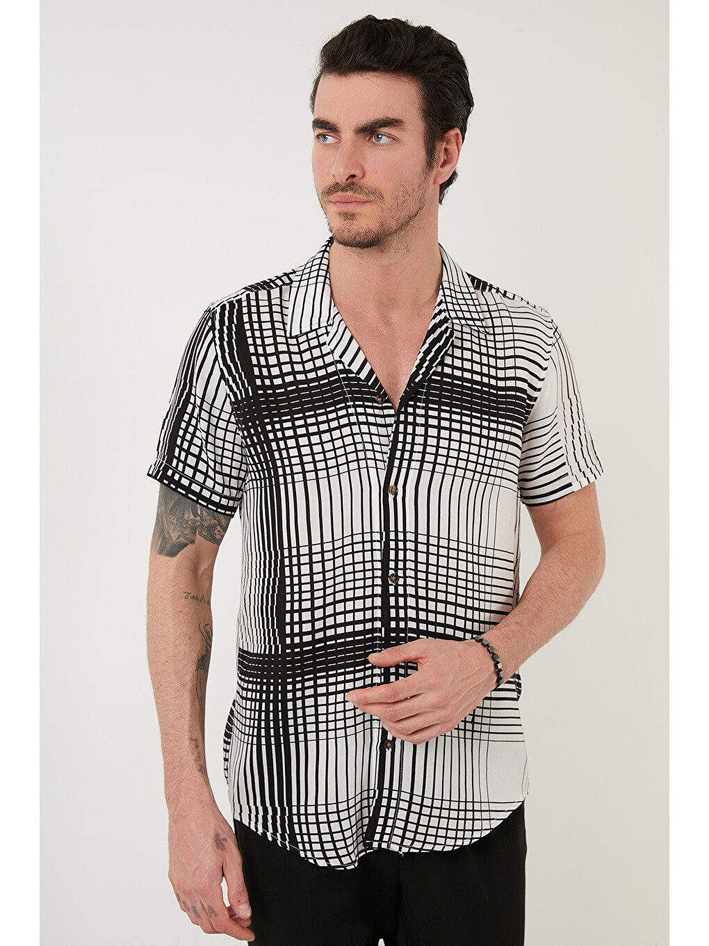 Siyah Regular Fit Kısa Kollu Apaş Yaka Desenli Erkek Gömlek Cf21s114293-2