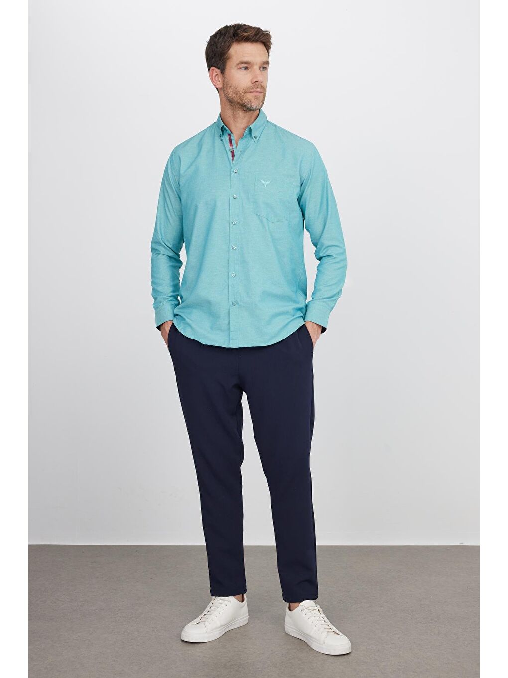 Erkek Regular Fit Klasik Kesim Pamuklu Oxford Doku Tek Cepli Turkuaz Düğmeli Yaka Gömlek-4