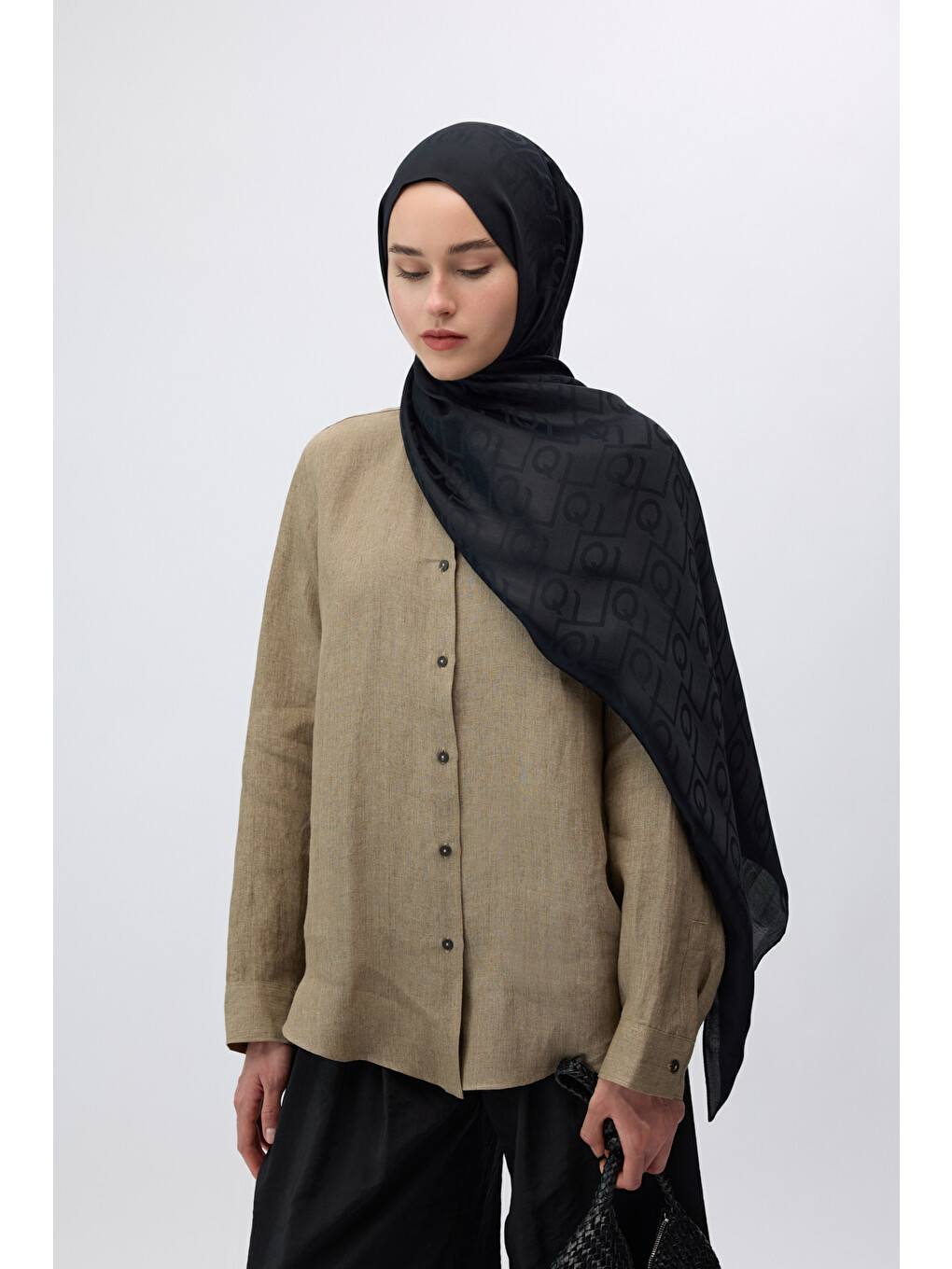 İpek Jakar Monogram Şal Siyah-4