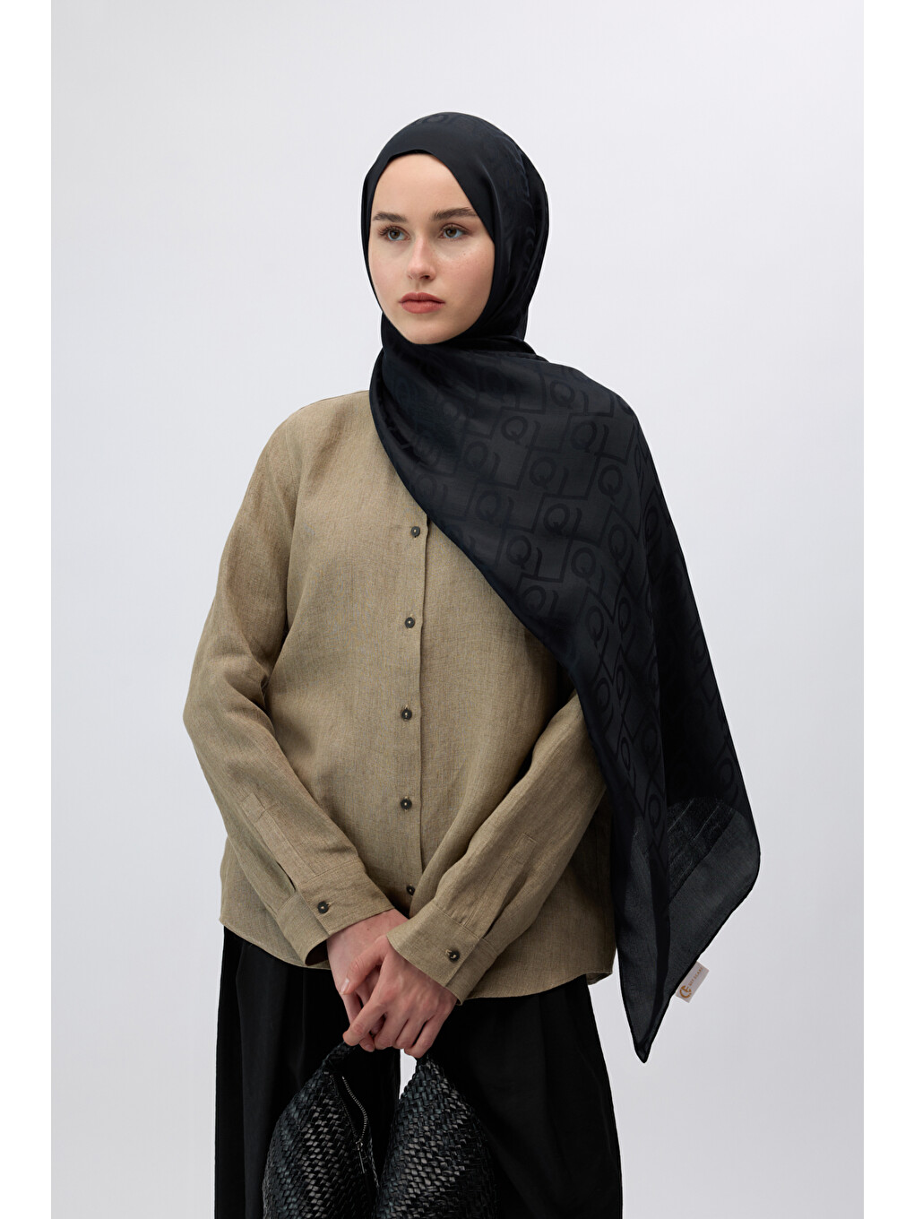 İpek Jakar Monogram Şal Siyah-5