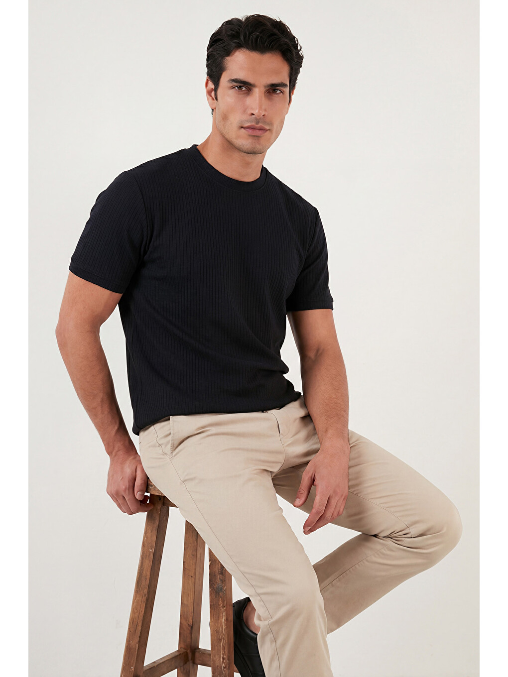 Siyah Regular Fit Çizgili Dokulu Bisiklet Yaka T Shirt 5904023-3