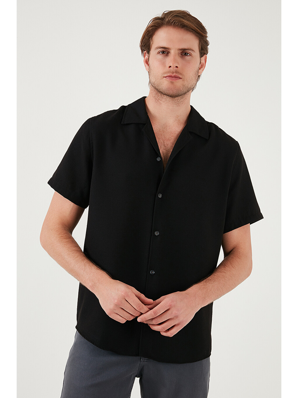 Siyah Keten Görünümlü Kısa Kollu Apaş Yaka Regular Fit Gömlek Cf23s116775-3
