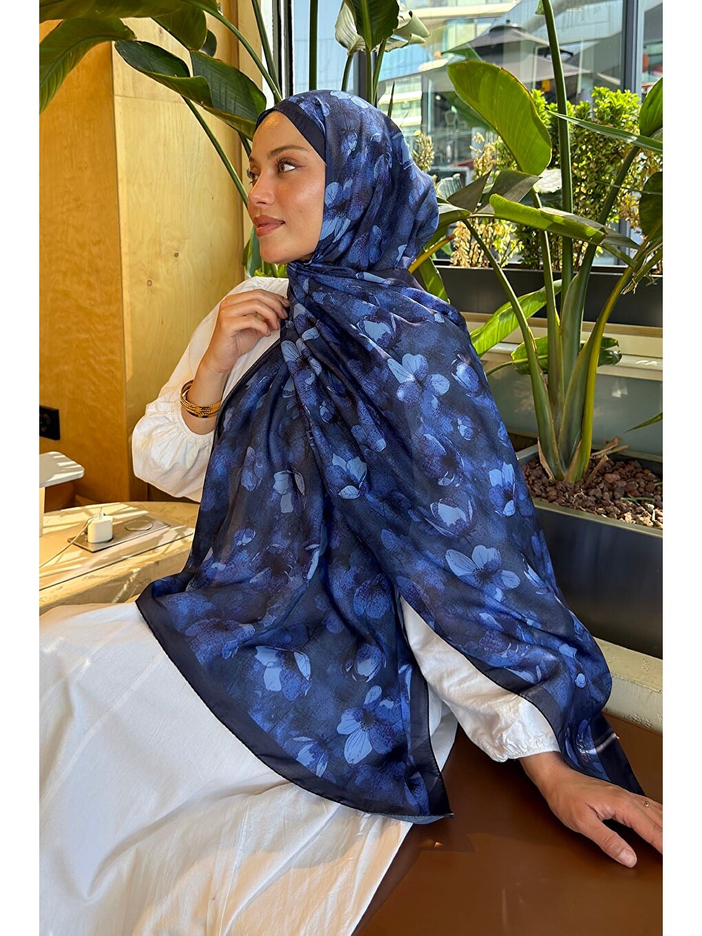 Çiçek Desen Lara Soft Şal Lacivert-2