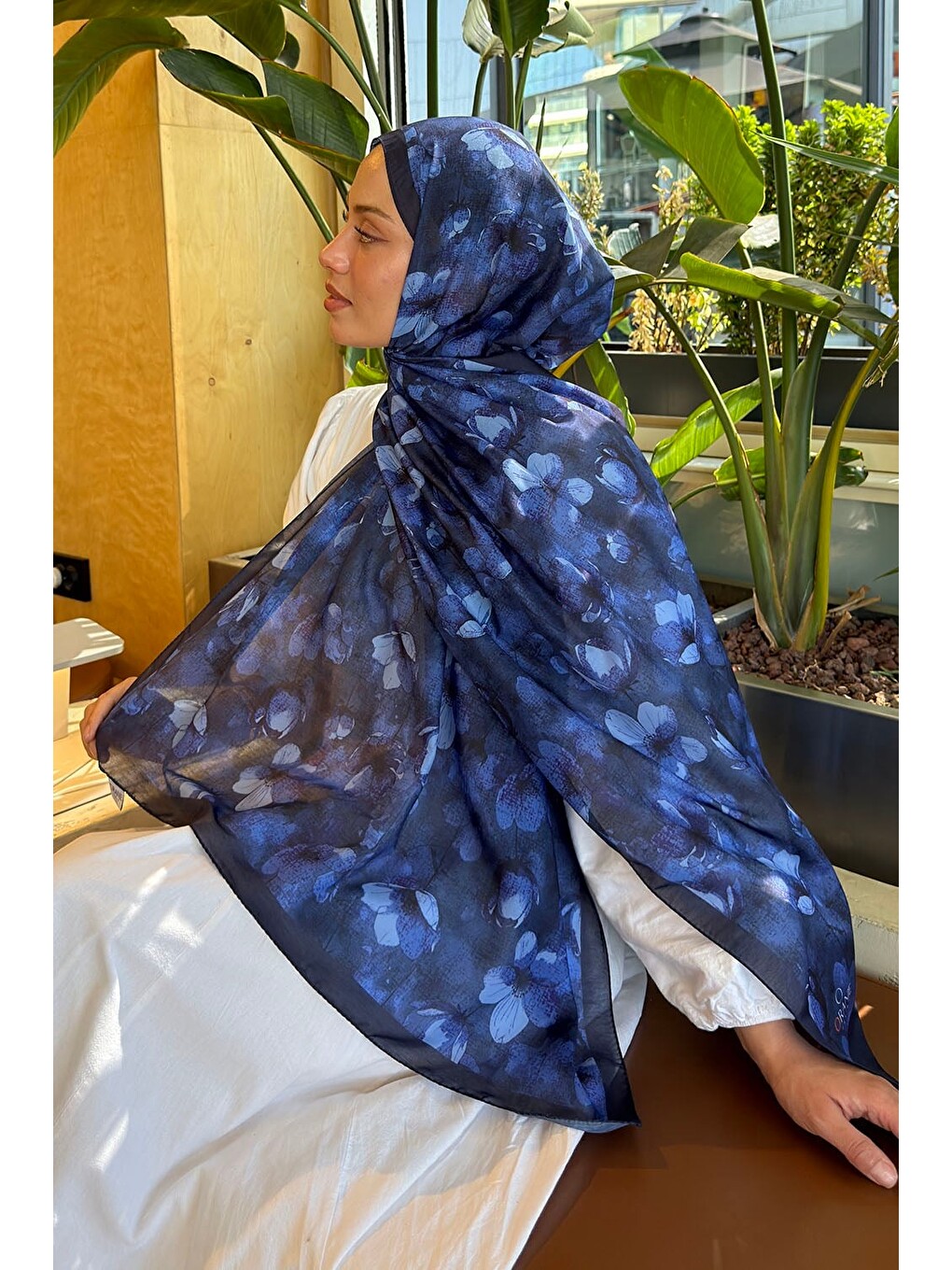 Çiçek Desen Lara Soft Şal Lacivert-3