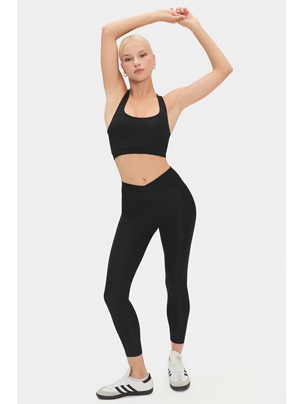Siyah Kadın Çapraz Bel Detaylı Toparlayıcı Spor Tayt-3