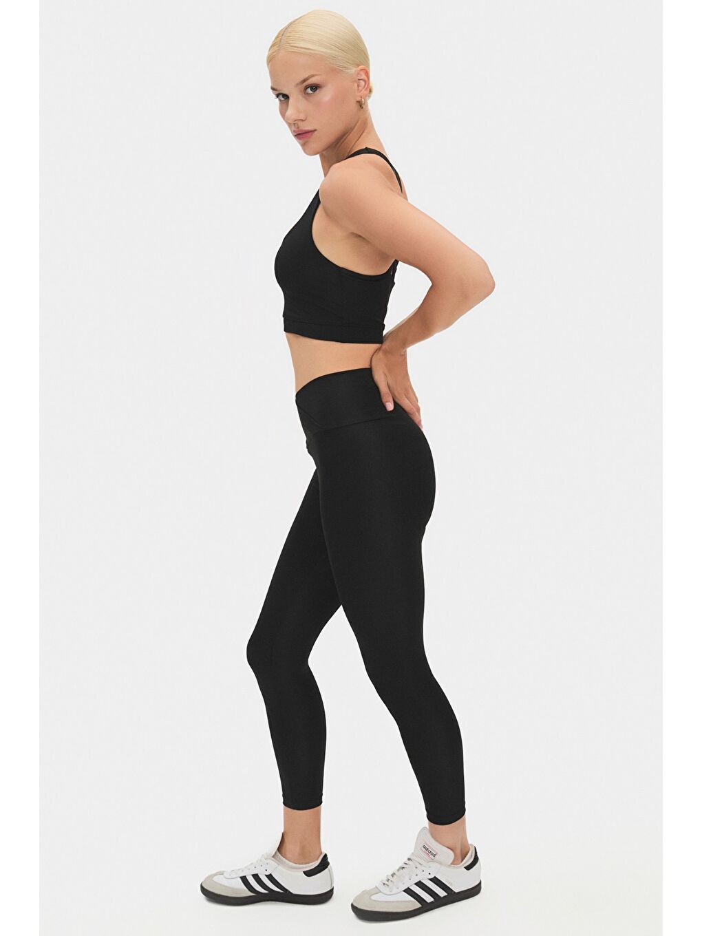 Siyah Kadın Çapraz Bel Detaylı Toparlayıcı Spor Tayt-4