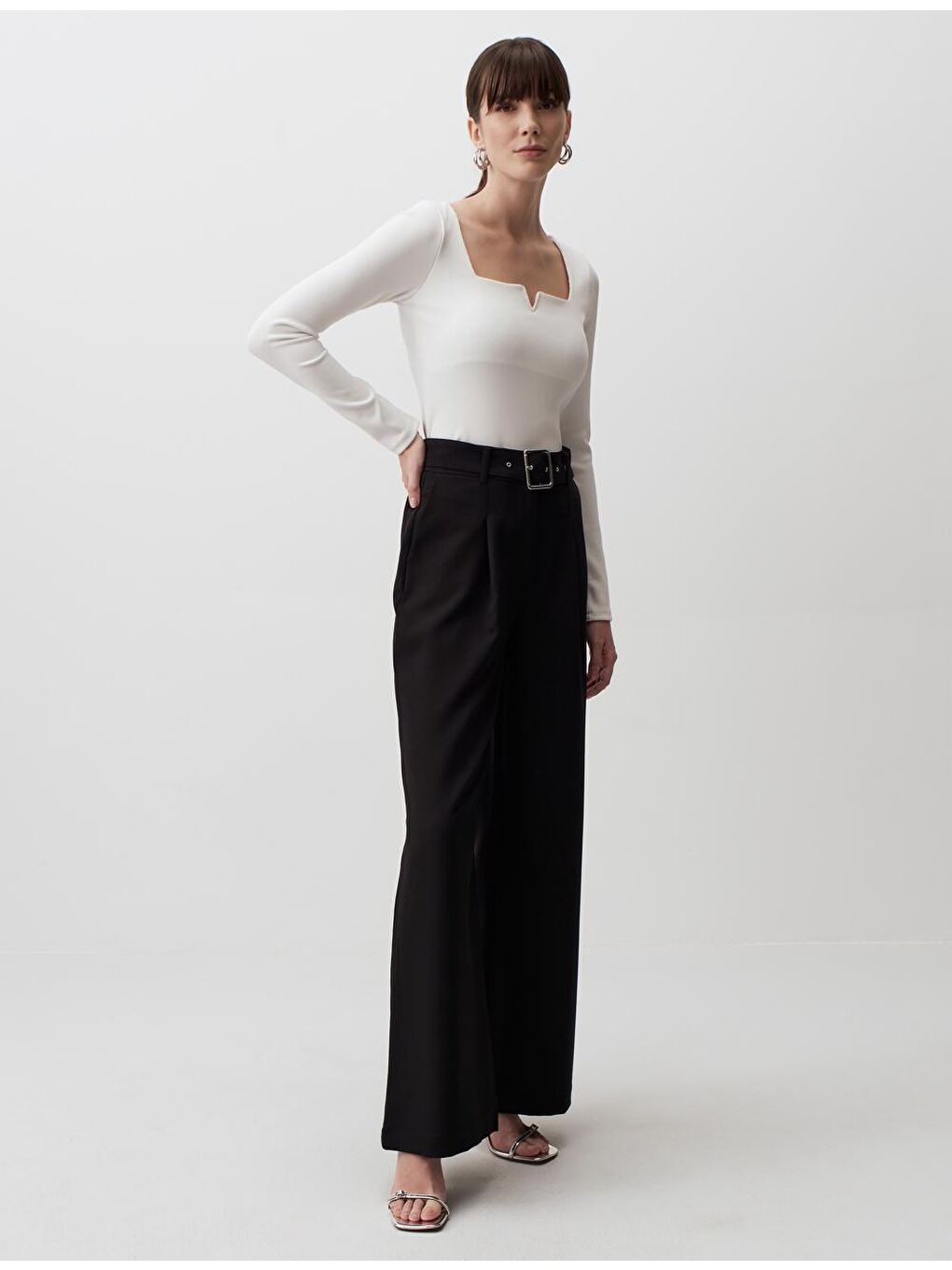 Siyah Yüksek Bel Bol Paça Kumaş Pantolon-2