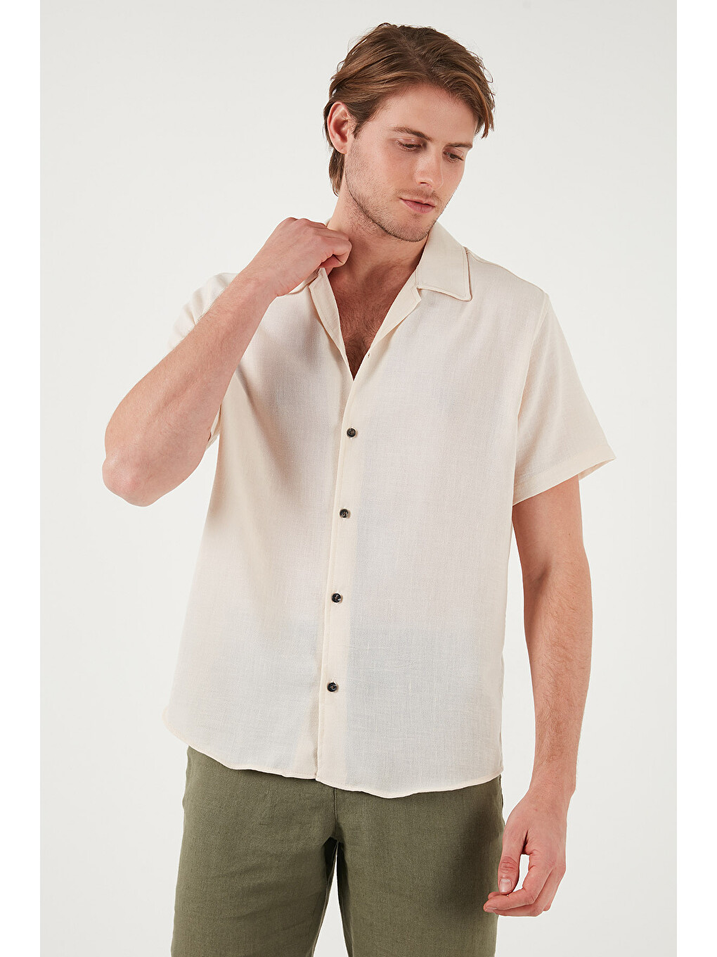 Ekru Keten Görünümlü Kısa Kollu Apaş Yaka Regular Fit Erkek Gömlek Cf23s116775-3
