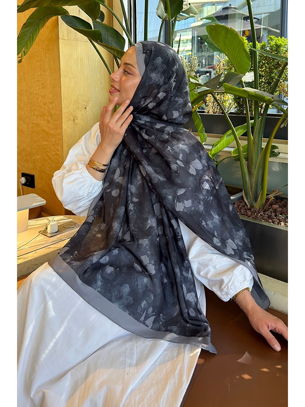 Çiçek Desen Lara Soft Şal Siyah-2