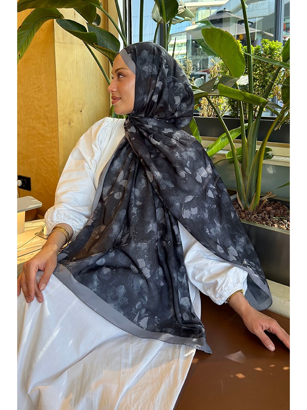 Çiçek Desen Lara Soft Şal Siyah-3