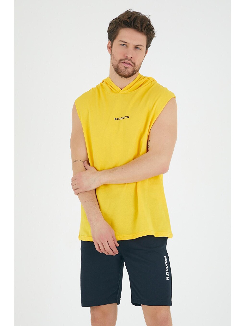 Sarı Erkek Kapüşonlu Regular Fit Brooklyn Baskılı Kolsuz Tişört Spr22ts121-1