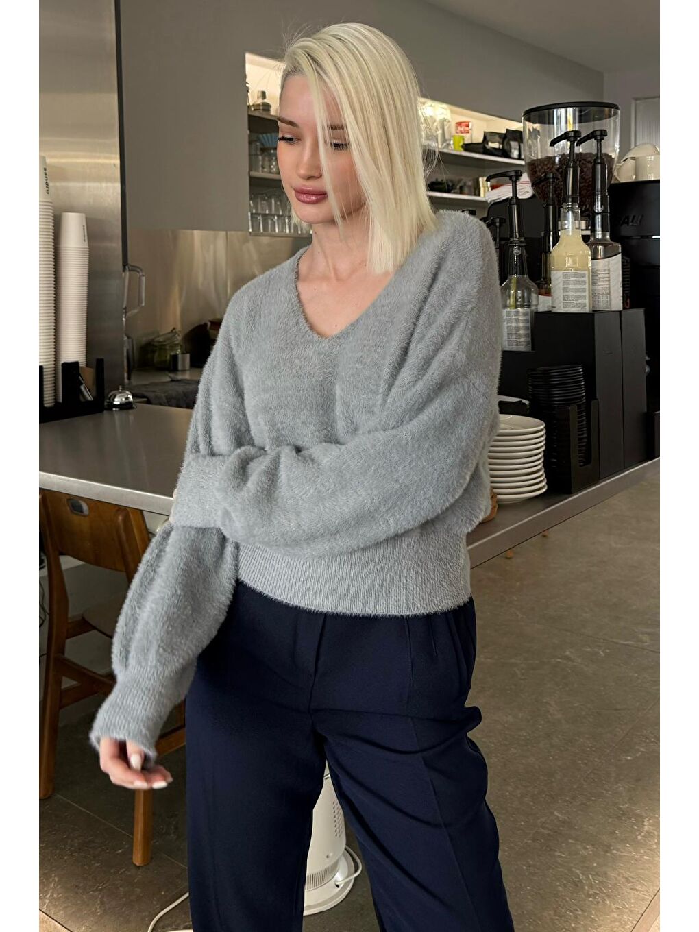 Gri V Yaka Yumuşak Dokulu Kadın Kazak Mg2499-7