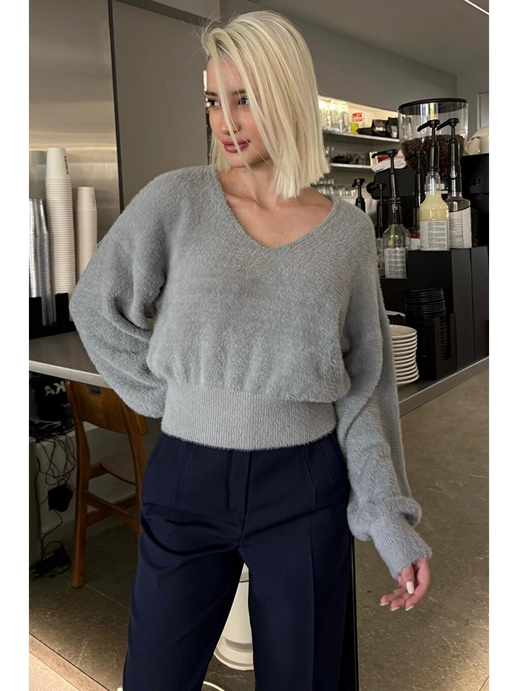 Gri V Yaka Yumuşak Dokulu Kadın Kazak Mg2499-8