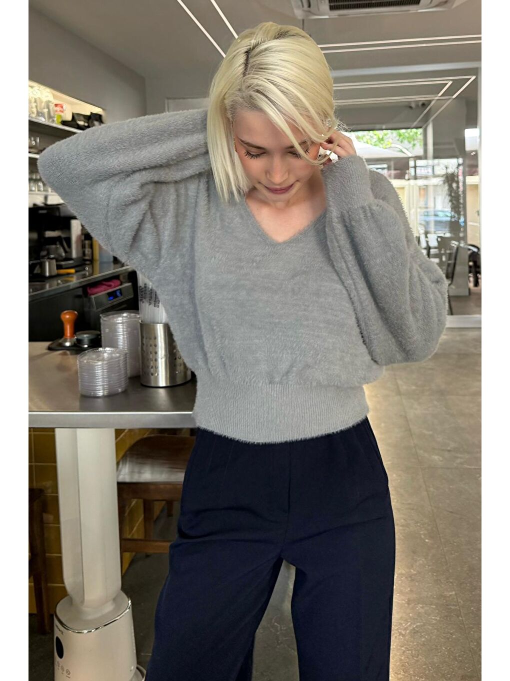 Gri V Yaka Yumuşak Dokulu Kadın Kazak Mg2499-9