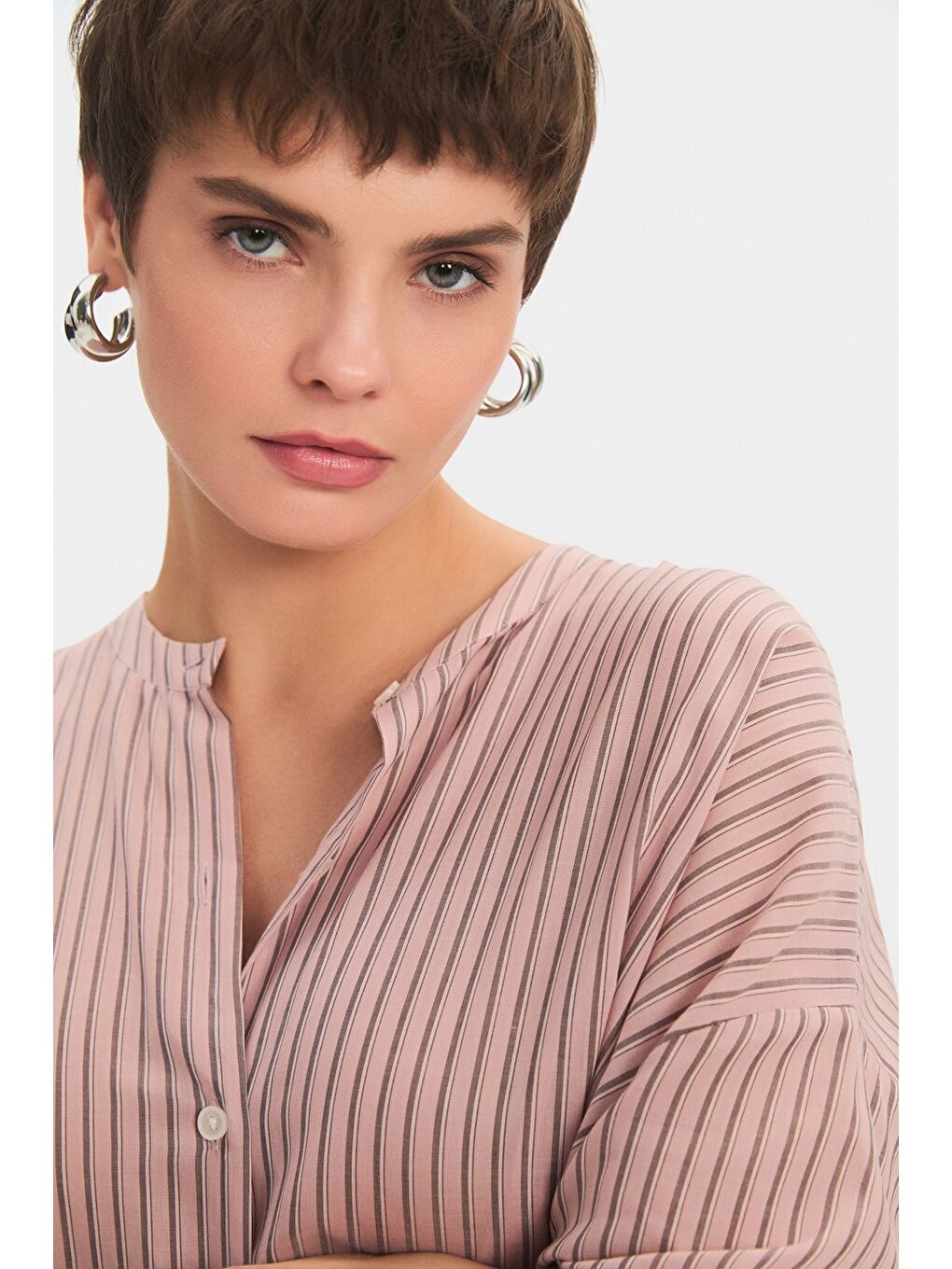 Kadın Exclusive Geniş Kalıp Pembe Hakim Yaka Çizgili %100 Pamuk Gömlek Elbise-1