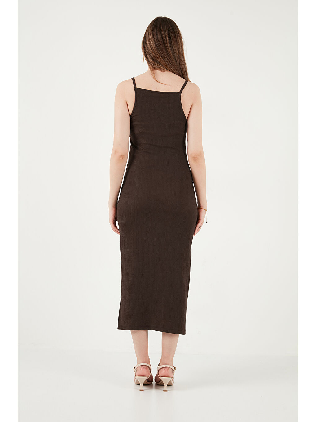 Kahverengi İp Askılı Fitted-Vücuda Oturan Yırtmaçlı Midi Elbise 5865573-6