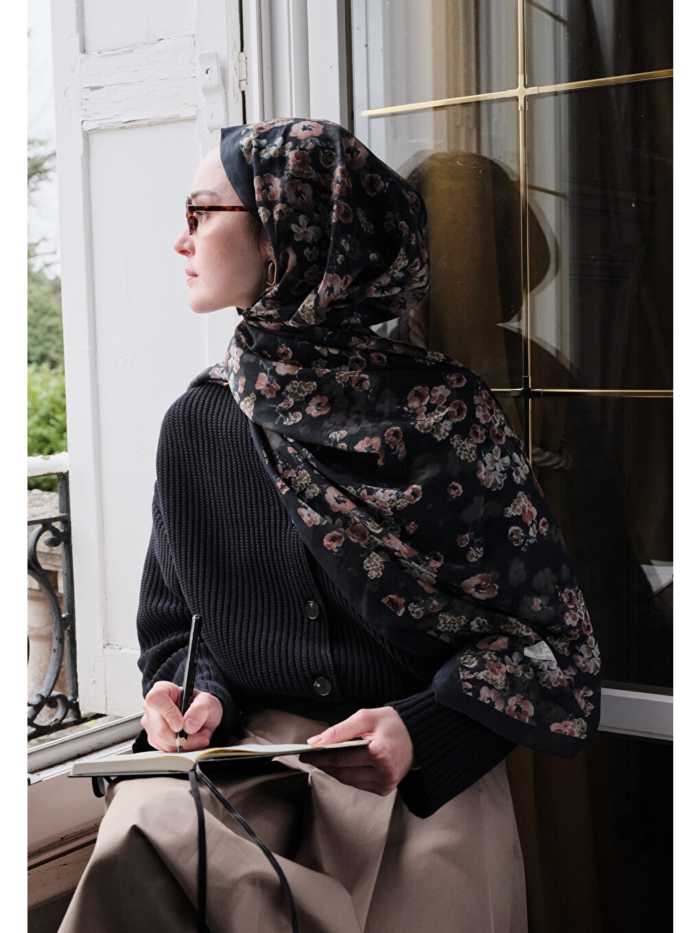 Secret Pearl Desenli Pamuk Viskon Şal Lacivert