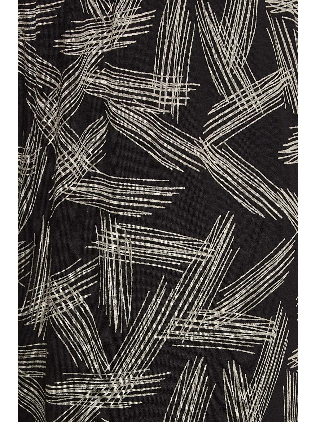 Siyah Büyük Beden Dar Paça Bilek Üstü Kısa Kesim Desenli Cepli Pantolon 302448-3