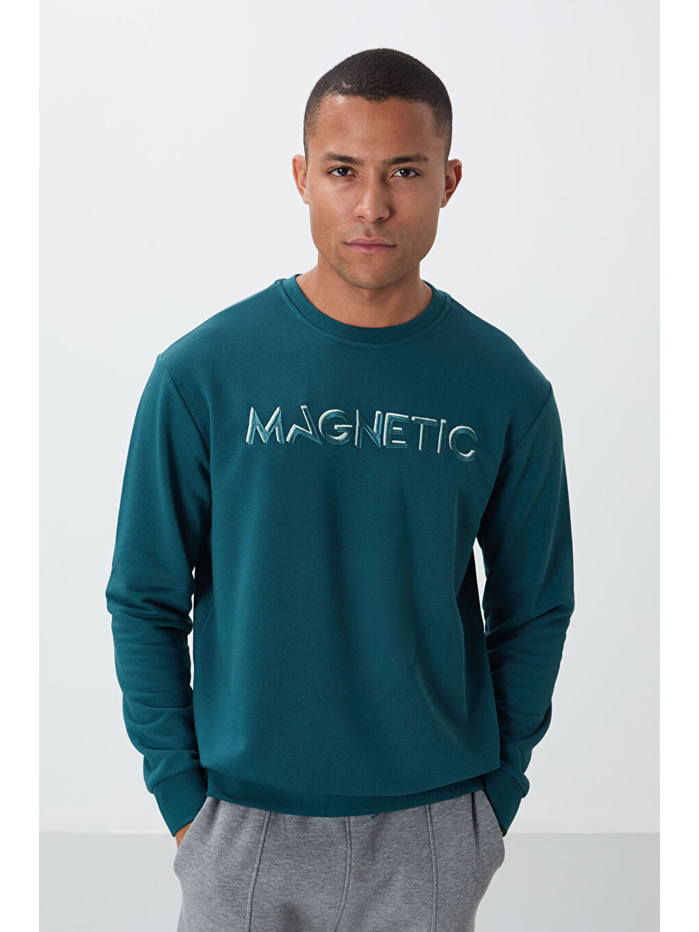 Yeşil Zümrüt Yazı Nakışlı Bisiklet Yaka Rahat Form Erkek Sweatshirt - 88020