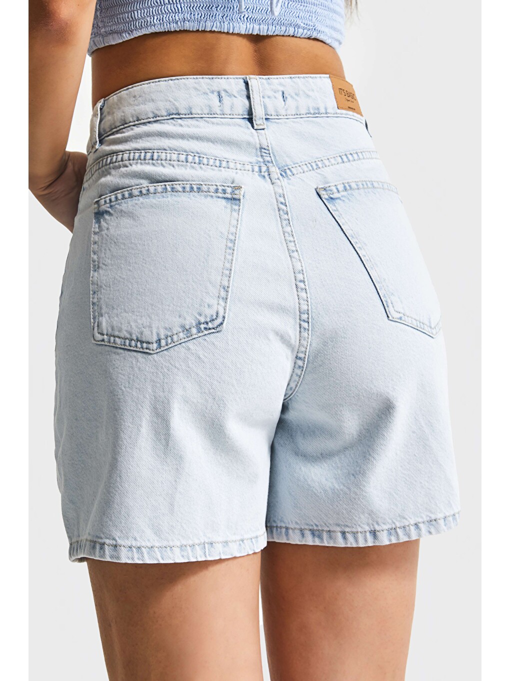 Mavi Kadın Jean Rengi 3s5-3 Renkli Çiçek Nakışlı Midi Boy Rahat Kesim %100 Pamuk Tasarım Denim Şort-1