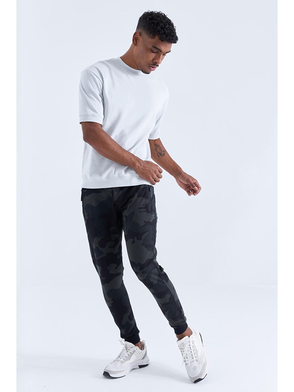 Siyah Gölge Kamuflaj Desenli Dar Kalıp  Erkek Jogger Eşofman Altı- 84754-4