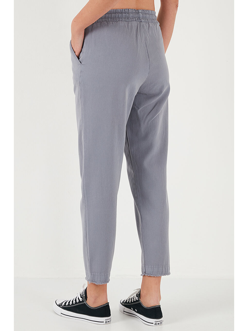 Gri Pamuklu Normal Bel Regular Fit Düz Paça Kadın Pantolon 668Yp42282S4-6