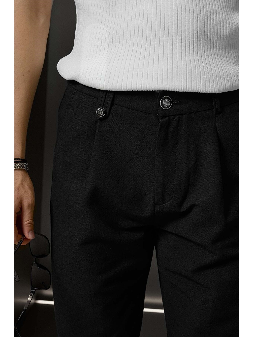 Erkek Relaxed Fit Keten Görünümlü Pantolon Siyah-3