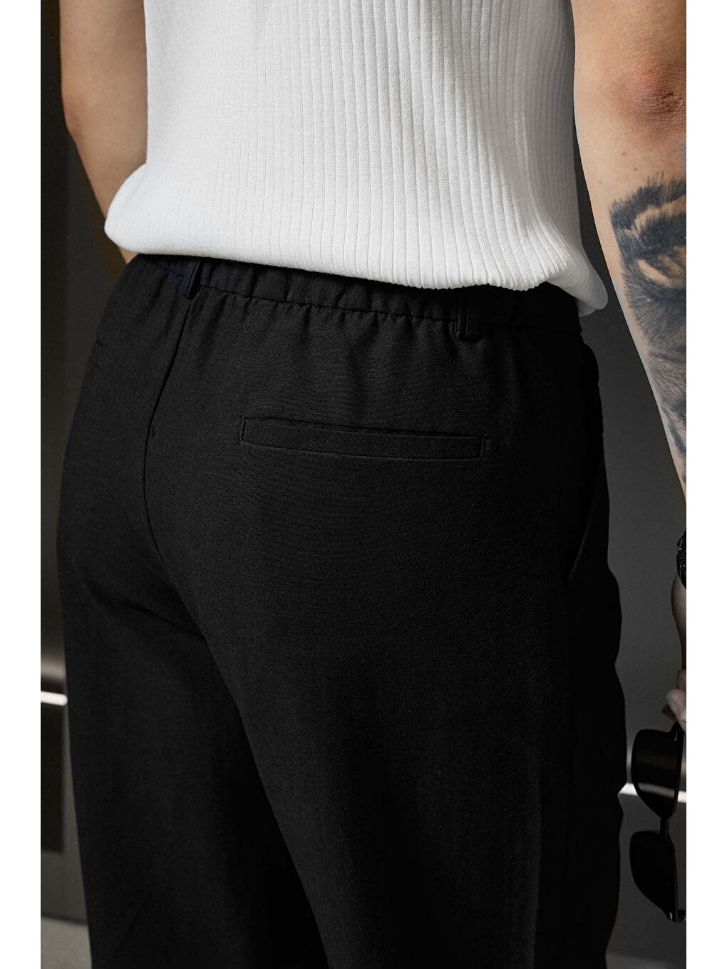 Erkek Relaxed Fit Keten Görünümlü Pantolon Siyah-5