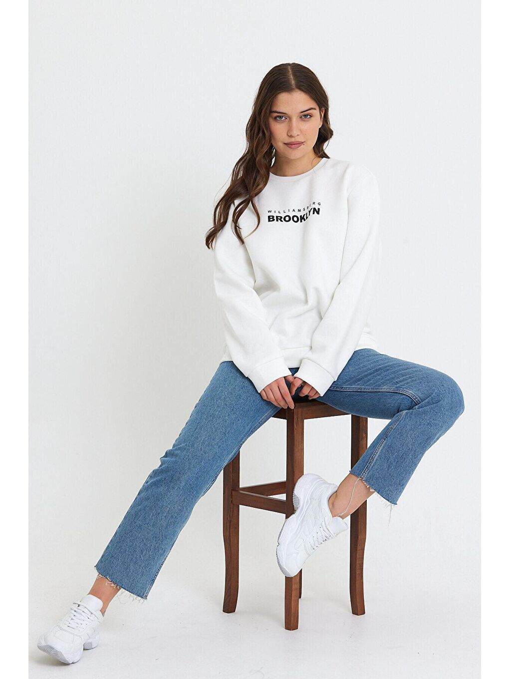 Ekru Kadın Bisiklet Yaka Oversize Fit Brooklyn Baskılı İnce Sweatshirt SPR23SWK330-4