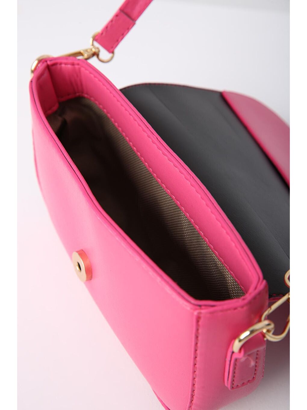 Fuşya Gold Tokalı Çapraz Askılı Minik Suni Deri Çanta-1