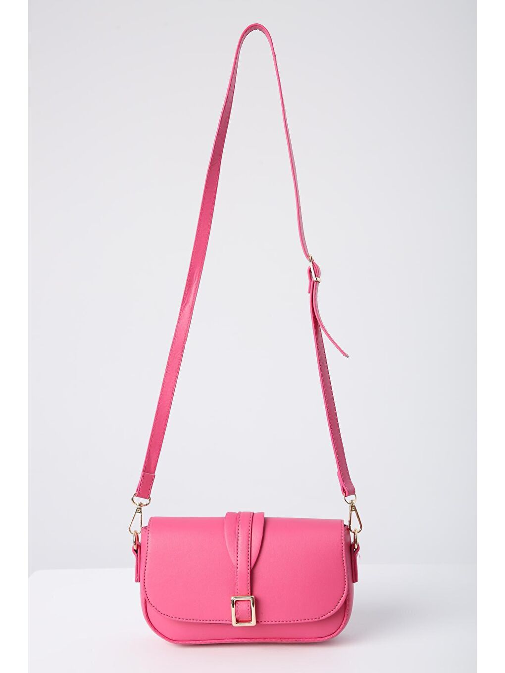 Fuşya Gold Tokalı Çapraz Askılı Minik Suni Deri Çanta-3