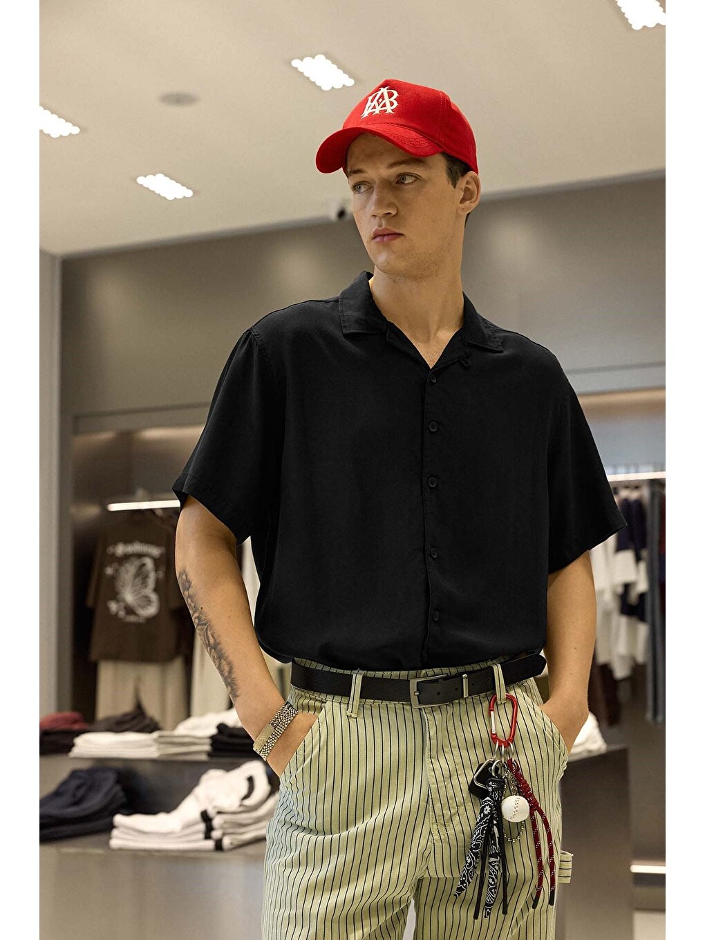 Erkek Relaxed Fit Açık Yaka Kısa Kollu Lyocell Gömlek Siyah-2