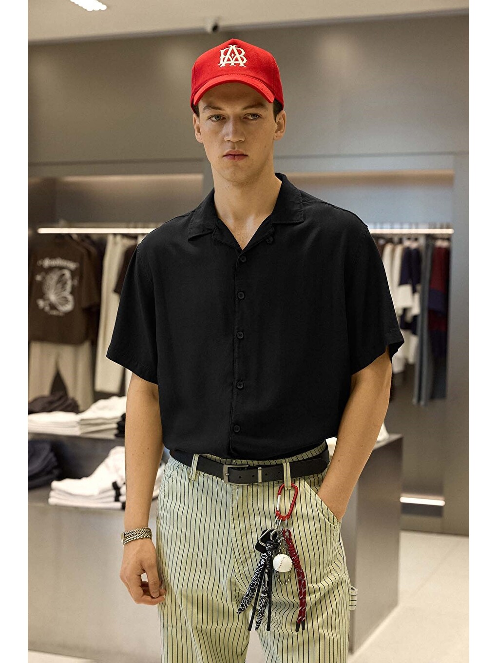 Erkek Relaxed Fit Açık Yaka Kısa Kollu Lyocell Gömlek Siyah-3
