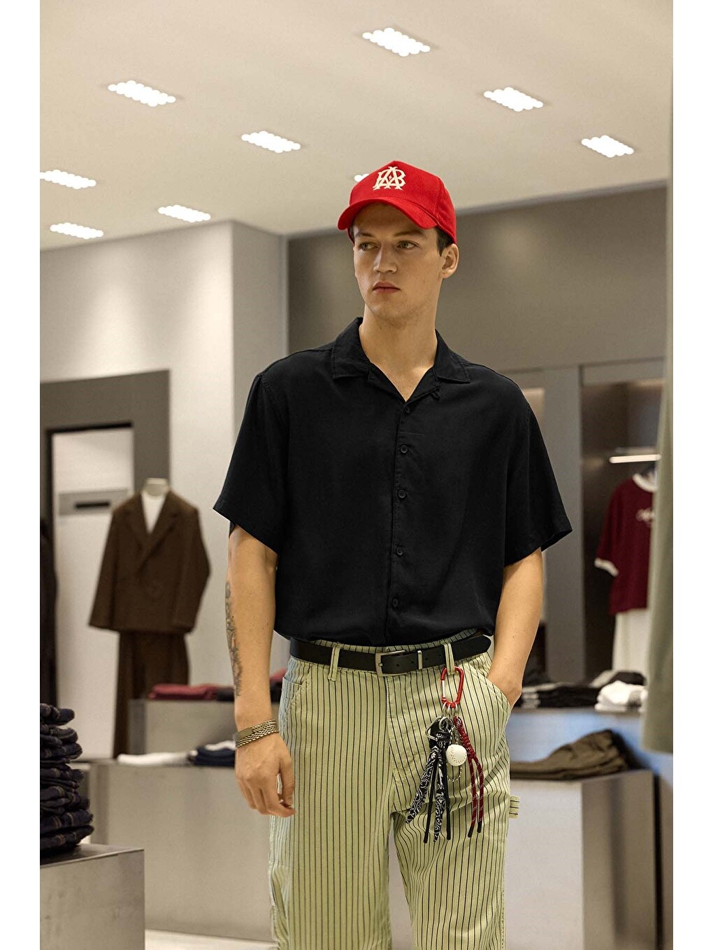 Erkek Relaxed Fit Açık Yaka Kısa Kollu Lyocell Gömlek Siyah-4