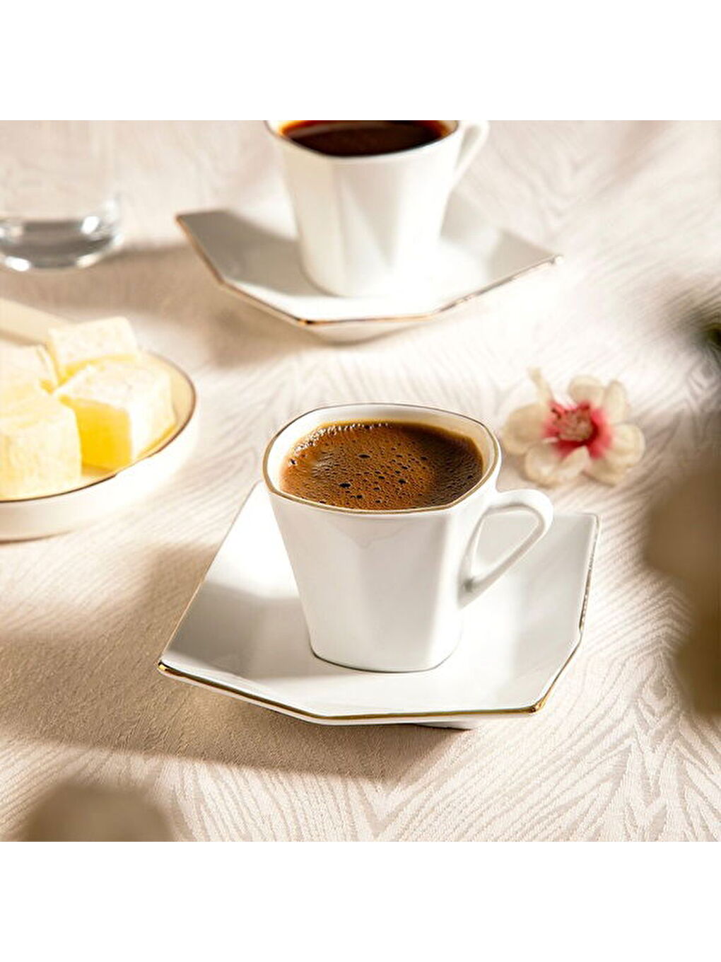 Menekşe 12 Parça Porselen Kahve Fincan Takımı - Beyaz / Altın - 80 ml