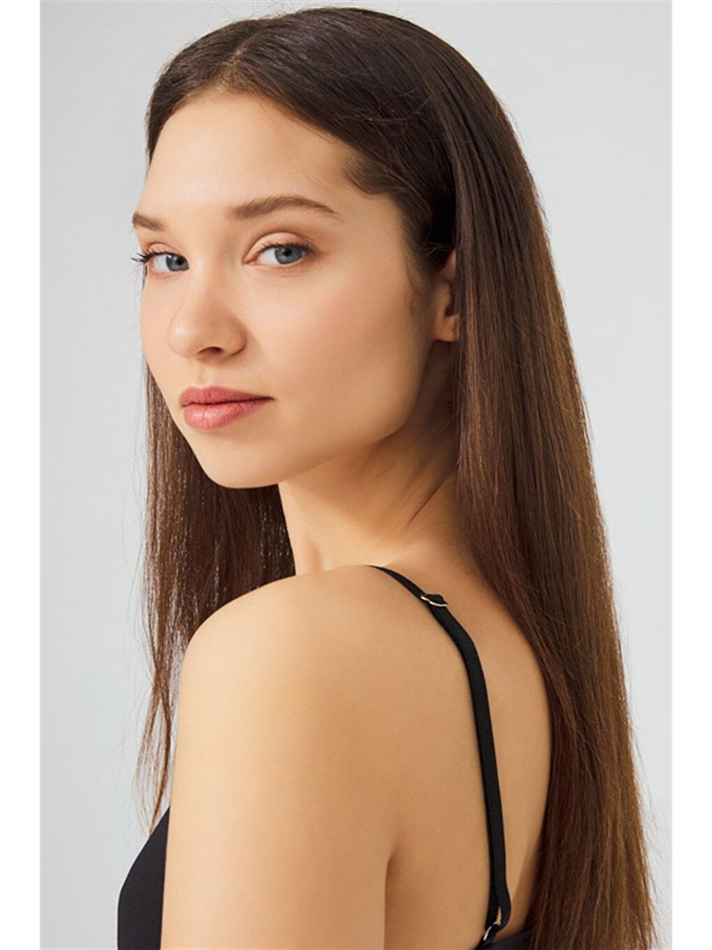 Siyah Ayarlanabilir İnce Askılı Lazer Kesim Kadın Crop Büstiyer-3