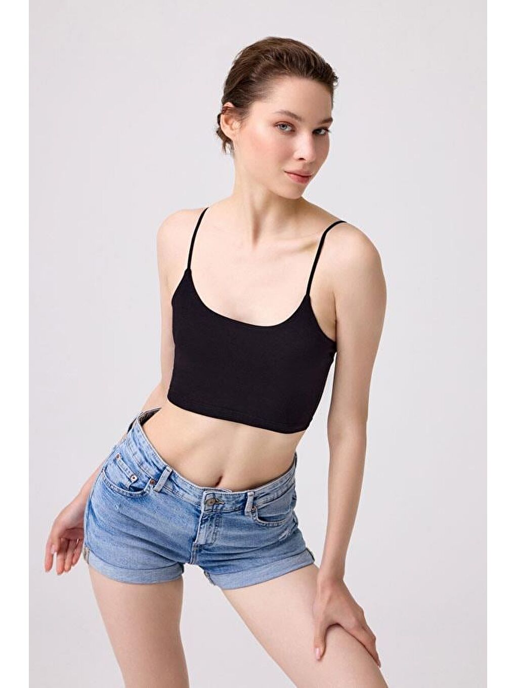 Siyah Pamuklu İnce Askılı Kadın Crop Top Büstiyer-2
