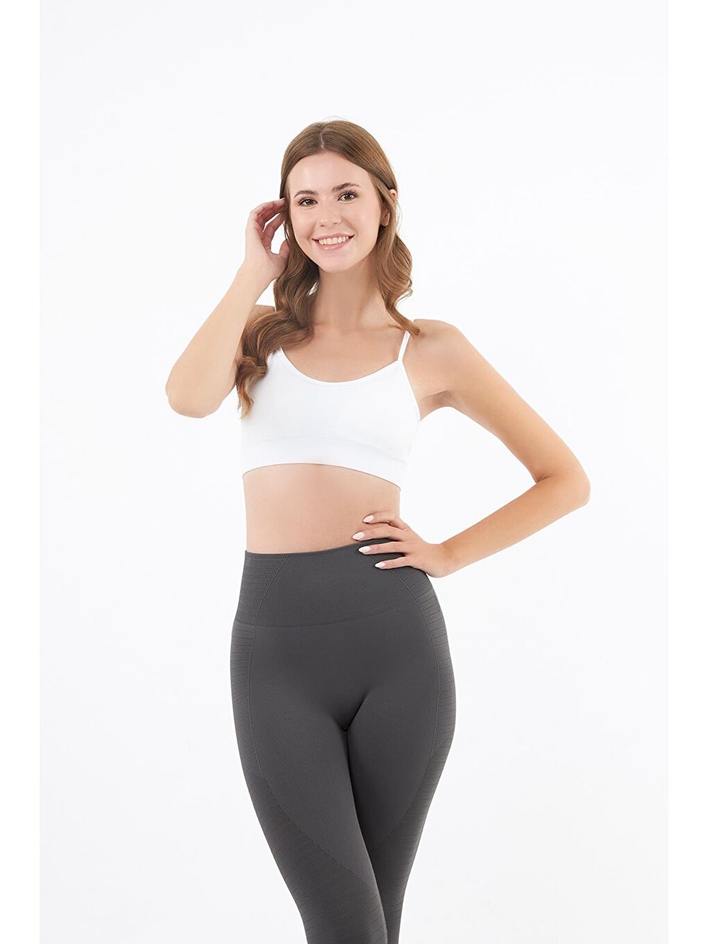 Beyaz İp Askılı Çıkarılabilir Kaplı Seamless Kadın Crop Atlet-4