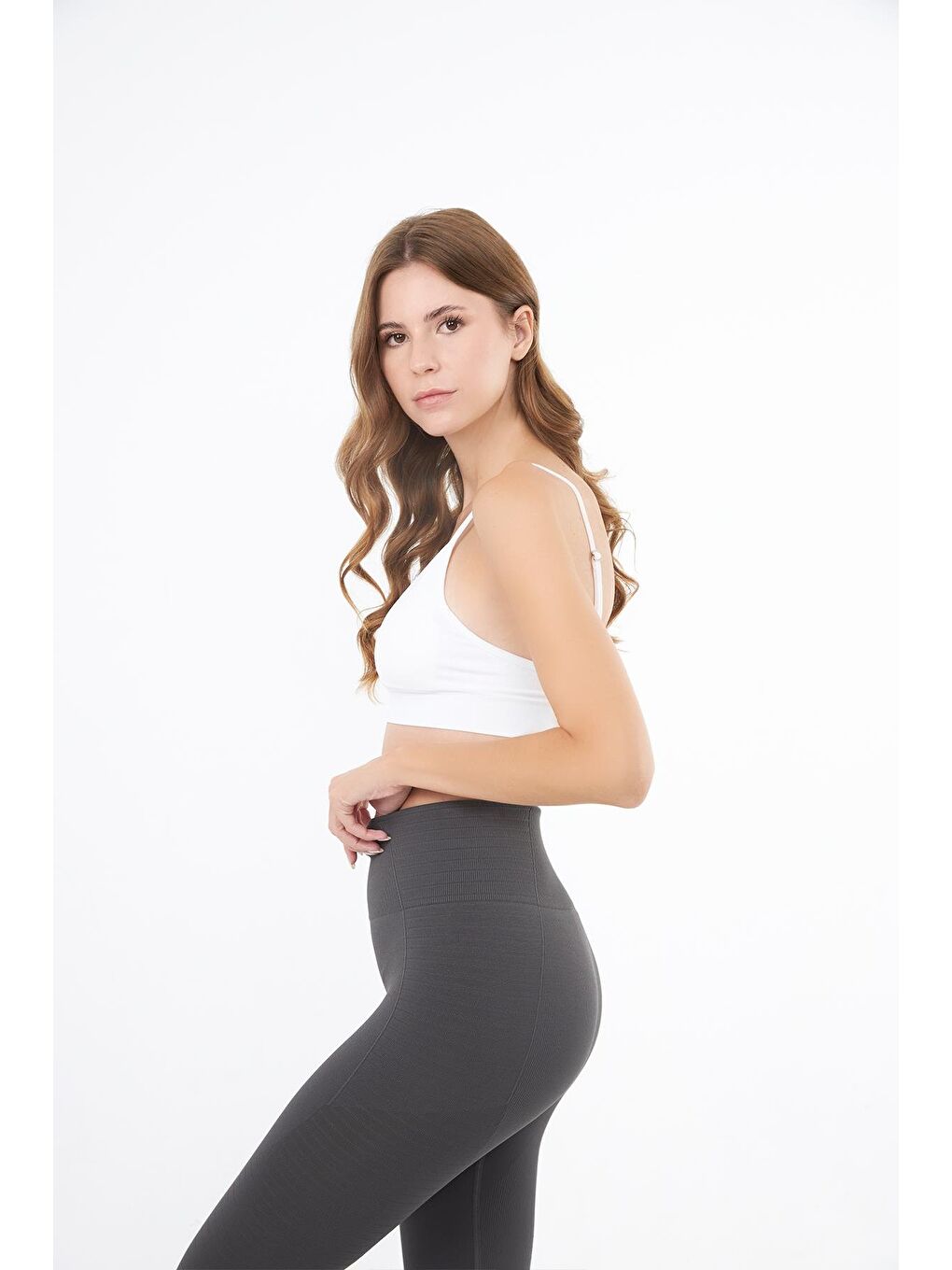 Beyaz İp Askılı Çıkarılabilir Kaplı Seamless Kadın Crop Atlet-8