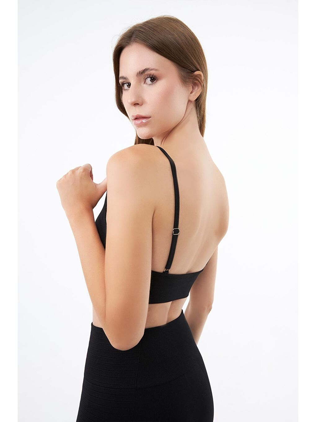 Siyah İp Askılı Çıkarılabilir Kaplı Seamless Kadın Crop Atlet-4